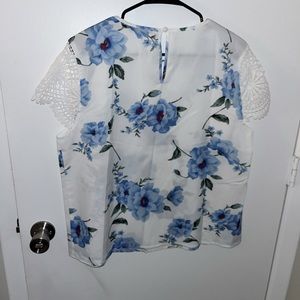Cute floral blouse. XL (runs like a large) no stretch